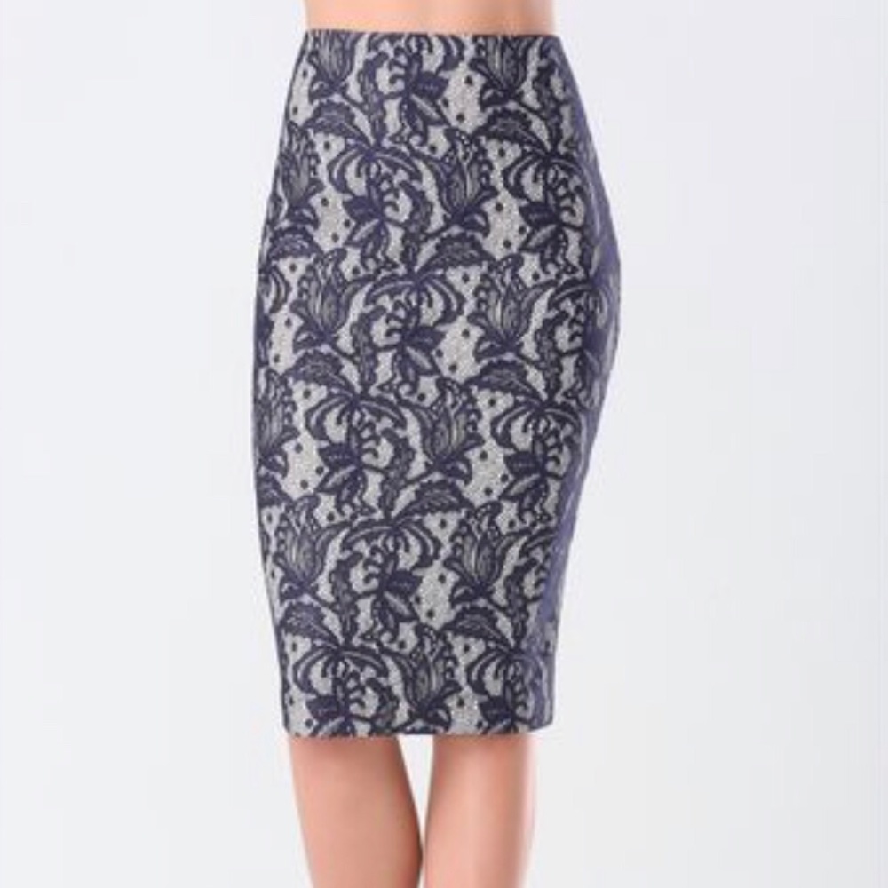 Bebe lace skirt size 4